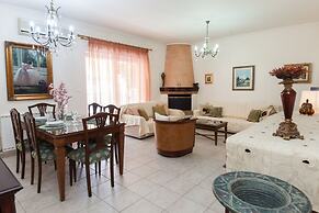 Deluxe 2 Bedroom apt in Petroupoli