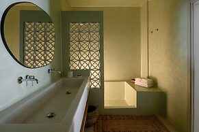 Este Luxury Suites