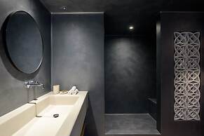 Este Luxury Suites