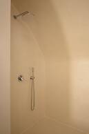 Este Luxury Suites