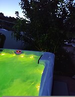 Villa Verde With Outdoor Jacuzzi