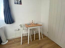 Comfortable Homely Studio Flat in Wembley