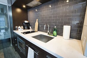 Yorkville Modern 1 Bedroom Suite Toronto