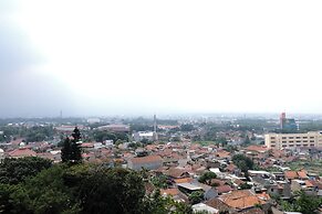Homey 1Br Apartment At The Edge Bandung