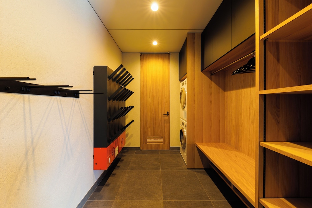 CREDENCE