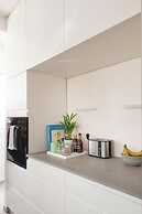 Spacious & Stylish 3BR Apt w Beautiful Street View