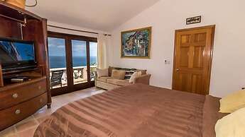 Easy access to South Palmilla beach
