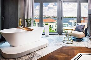 The Maestro Hotel