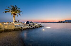 A2 Beachfront apt With big Terrace and sea View