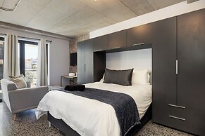 Manhattan On Coral Apartments