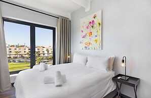 Manhattan On Coral Apartments