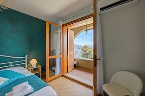Pandora Lake View Stresa