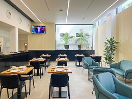 Hotel MG Poniente