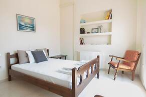 Spacious New apt w View in Agia Varvara