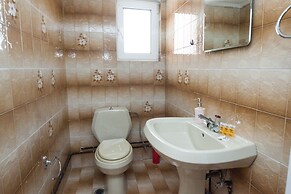 Spacious New apt w View in Agia Varvara