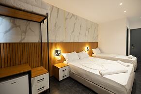 Aglon Twin's Hotel