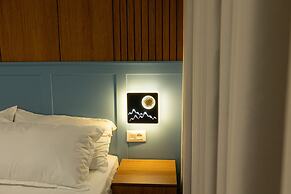 Aglon Twin's Hotel