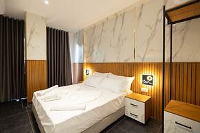 Aglon Twin's Hotel