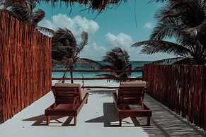 NIKEN BEACHFRONT HOTEL