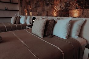 NIKEN BEACHFRONT HOTEL