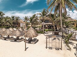 NIKEN BEACHFRONT HOTEL