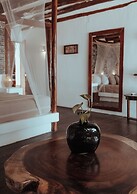 NIKEN BEACHFRONT HOTEL