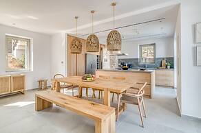 Lily Rock Villa