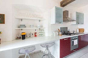 Lake View Terrace Apartment