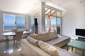 Zenith Apartment by DuHomes
