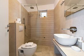 Zenith Apartment by DuHomes