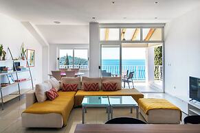 Zenith Apartment by DuHomes