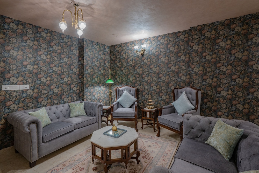 35 Sahakar Suites