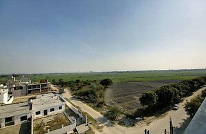 Hotel Noida Dreamz 144