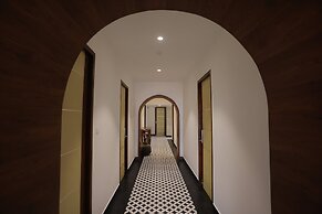 Pondy Heights - Suites and Studios