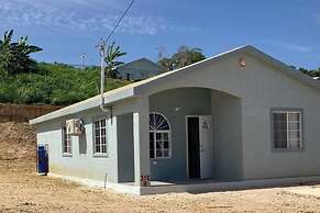 Sleeps 4 With Free Parking, 15-min to Beach
