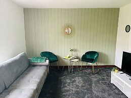 Elmbank Avenue House
