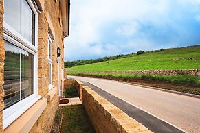 Peak District New Modern Cottage in Buxton