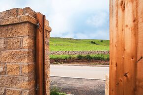 Peak District New Modern Cottage in Buxton