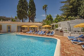 Charming Apartment With Garden Views in Luz