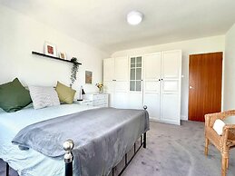 Lovely 2-bed Tree-hole in Northolt Southharrow