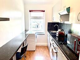 Lovely 2-bed Tree-hole in Northolt Southharrow