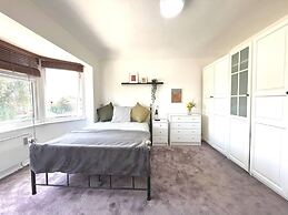 Lovely 2-bed Tree-hole in Northolt Southharrow