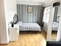 Lovely 2-bed Tree-hole in Northolt Southharrow