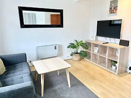 Lovely 2-bed Tree-hole in Northolt Southharrow