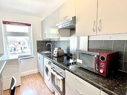 Lovely 2-bed Tree-hole in Northolt Southharrow