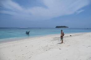 Nyang Ebay Surf Camp