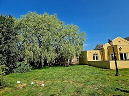8 Coach House