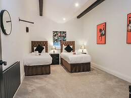 7 Holly Barn