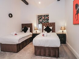 7 Holly Barn