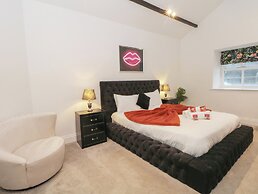7 Holly Barn